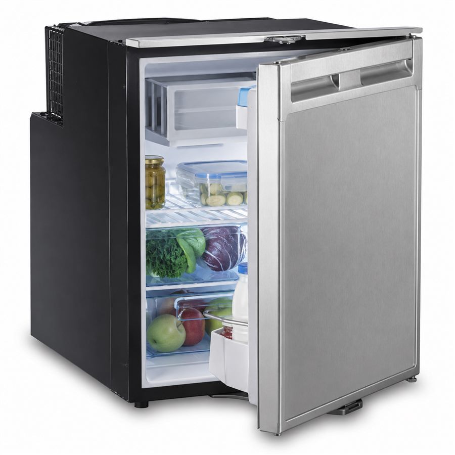 Dometic CRX 65S Wohnmobil-Kompressor-Kühlschrank mit Edelstahlfront und geöffneter Tür